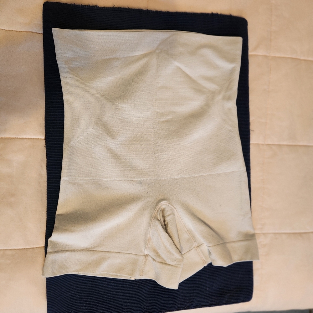 Shapermint Short, Essentials High Wasted Shaper Short Size Small Color Off White
